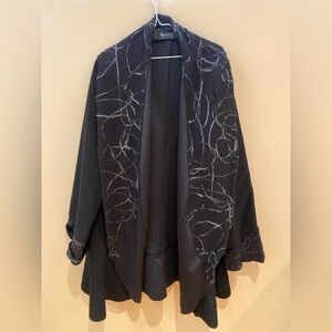 Black coat no button with Classic Silhouette